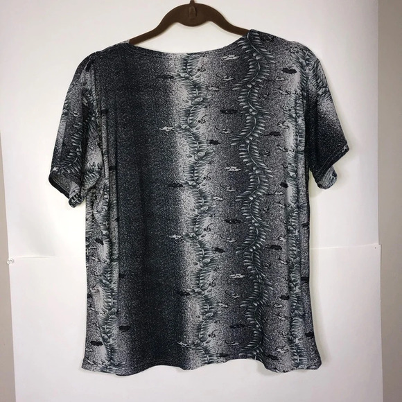 5/$25
Top L Grey Black Roses Silver Sparkle Short Sleeve T-shirt Style - Picture 11 of 11